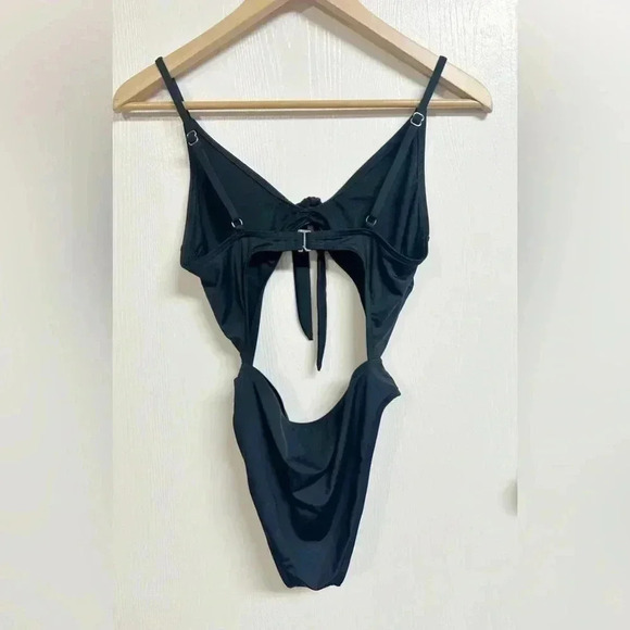 Fashion Nova Hermosa Beach Dreams One Piece Black Swimsuit Monokini Size M NWOT - Picture 4 of 7